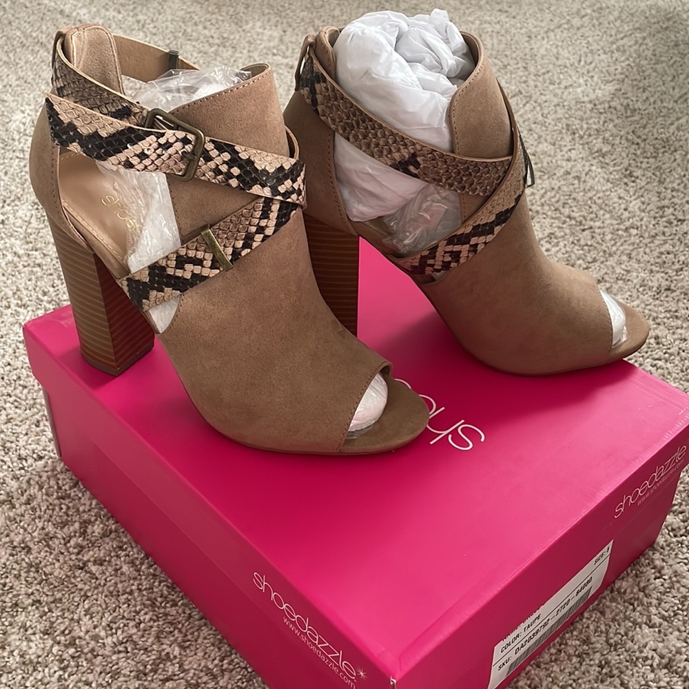 Dress Sandal / Peep Toe Bootie
